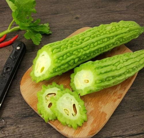 胡桃吃瓜图片,趣味横生瞬间捕捉