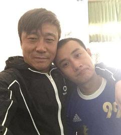 明星与足球俱乐部合影图,明星与足球俱乐部温馨合影瞬间