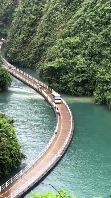 能开车过去的网红浮桥,自驾穿越的浪漫之旅