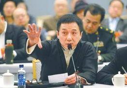 明星委员成龙,从动作巨星到政协委员，跨界人生的多彩篇章