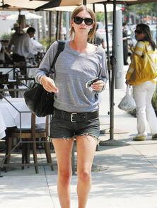 明星牛仔短裤图片