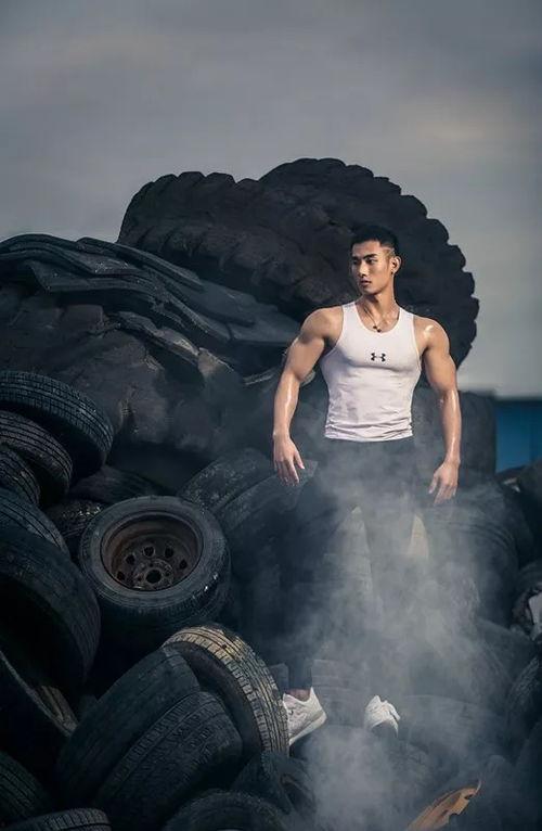 网红帅哥腹肌男图片,网红帅哥健身风采