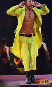 男明星表演 尴尬,尴尬瞬间引网友热议